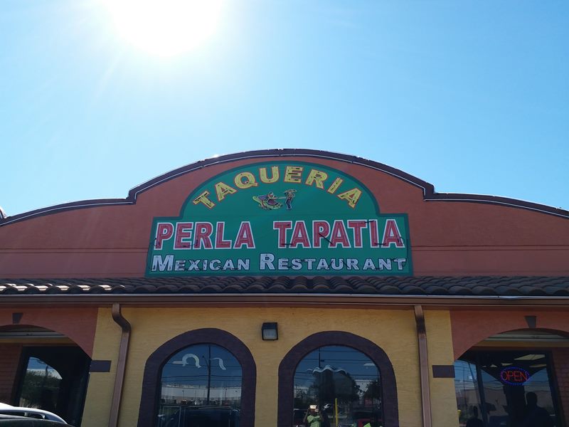 Taqueria Perla Tapatia exterior